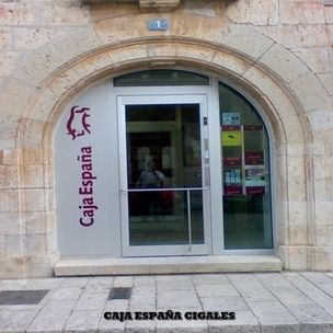Reforma de puerta metálica blincada para sucursal de Caja España
