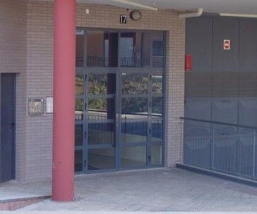 Puerta de portal reformado en la Calle Miguel de Benavides