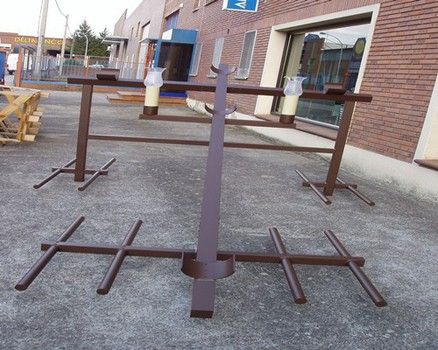 Estructura metálica para soportar un paso de Semana Santa